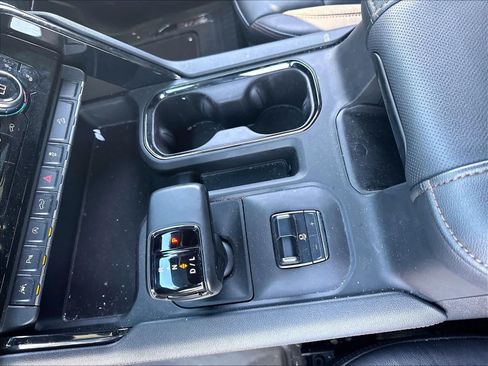 Used 2025 GMC Sierra 1500 AT4 w/ Technology Package AWD/4WD image 19