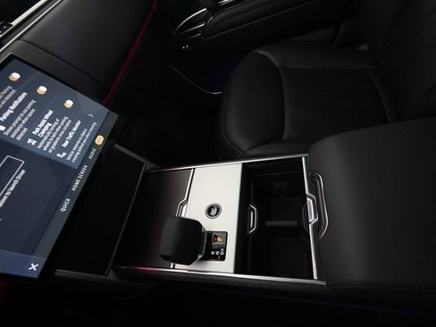 Used 2025 Land Rover Range Rover SE image 36