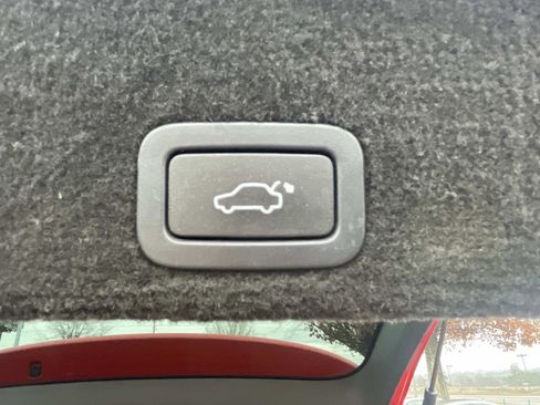 Used 2011 Volvo XC60 3.2 R-Design image 9