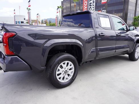 Certified 2025 Toyota Tacoma SR5 AWD/4WD image 7