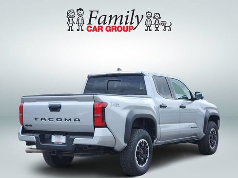 Used 2024 Toyota Tacoma TRD Sport AWD/4WD image 4