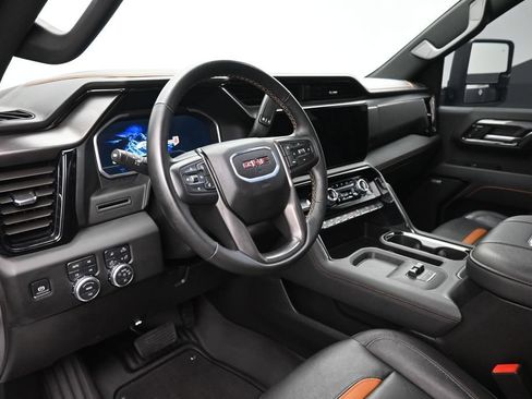 Used 2025 GMC Sierra 2500 AT4 AWD/4WD image 3