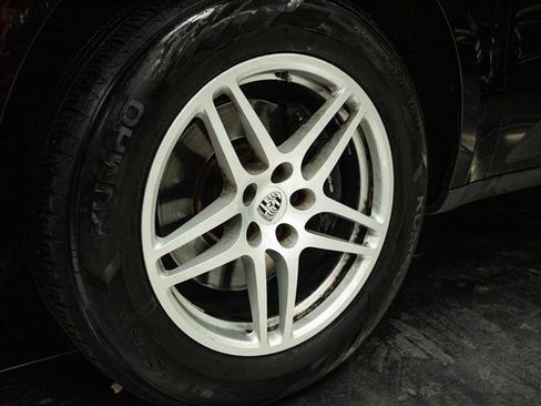 Used 2018 Porsche Macan AWD/4WD image 4
