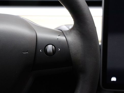 Used 2023 Tesla Model Y 2WD image 29