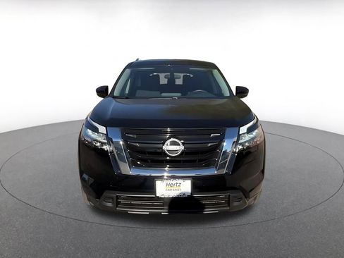 Used 2025 Nissan Pathfinder SV image 4
