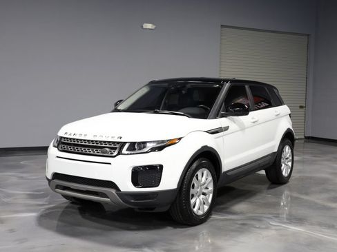 Used 2018 Land Rover Range Rover Evoque SE AWD/4WD image 3