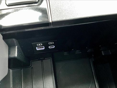 Used 2025 Toyota Tundra Limited image 32