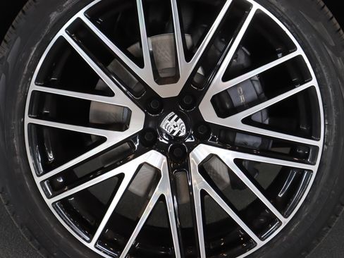 Certified 2024 Porsche Macan image 30