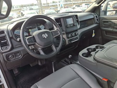 Used 2024 RAM 2500 Tradesman w/ Chrome Appearance Group image 11