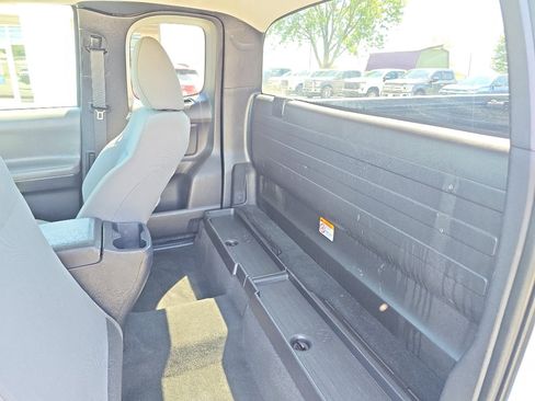 Used 2019 Toyota Tacoma SR AWD/4WD image 17