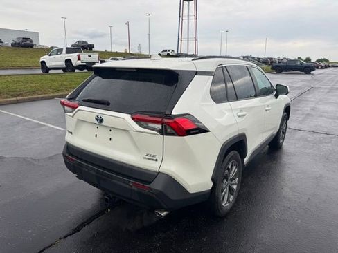Used 2022 Toyota RAV4 XLE Premium AWD/4WD image 3