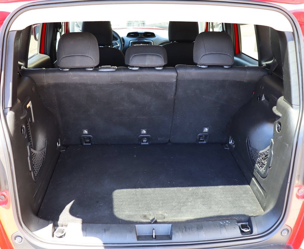 Used 2018 Jeep Renegade Latitude FWD image 23