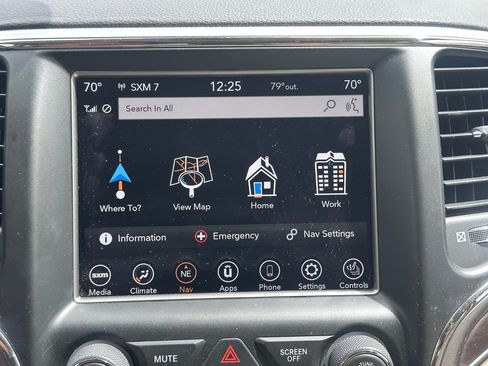 Used 2018 Jeep Grand Cherokee Limited image 34