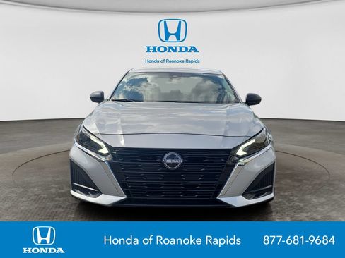 Used 2024 Nissan Altima 2.5 SV FWD image 8