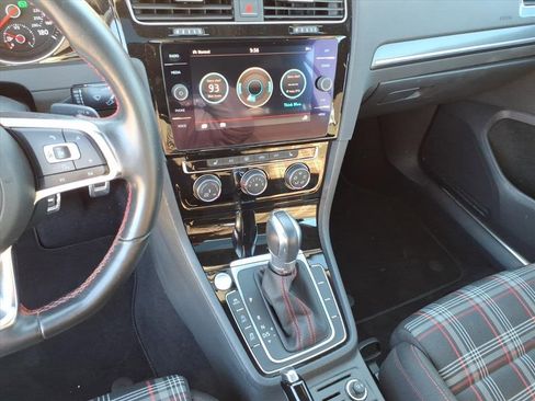 Used 2018 Volkswagen GTI SE image 24