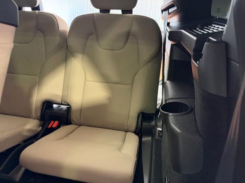 Used 2026 Volvo XC90 B5 Plus w/ Protection Package Premier AWD/4WD image 22