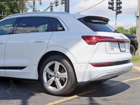 Used 2019 Audi e-tron Premium Plus image 11