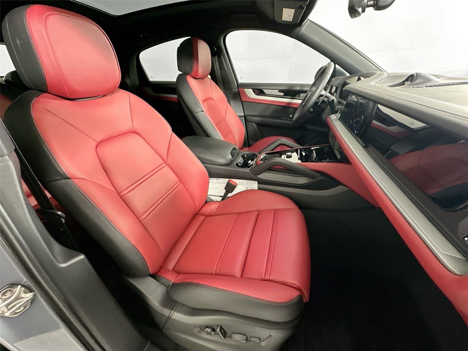 Certified 2026 Porsche Cayenne Coupe AWD/4WD image 28