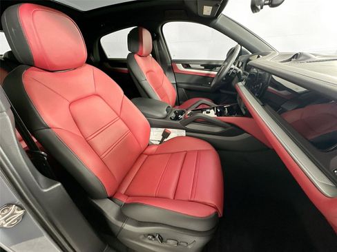 Used 2026 Porsche Cayenne Coupe AWD/4WD image 28