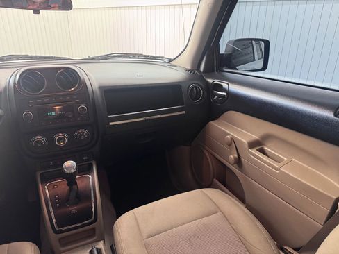 Used 2015 Jeep Patriot Sport image 16