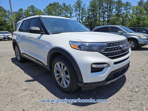 Used 2023 Ford Explorer XLT w/ Equipment Group 202A RWD image 5
