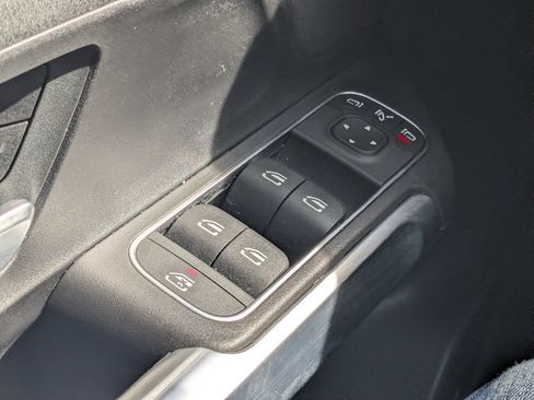 Certified 2024 Mercedes-Benz GLB 250 image 10