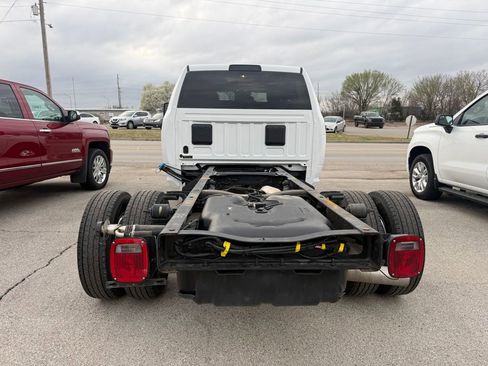 Used 2025 RAM 3500 Tradesman w/ Chrome Appearance Group RWD image 14
