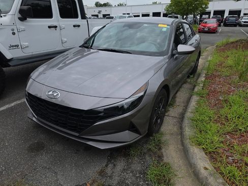 Used 2023 Hyundai Elantra SEL FWD image 1