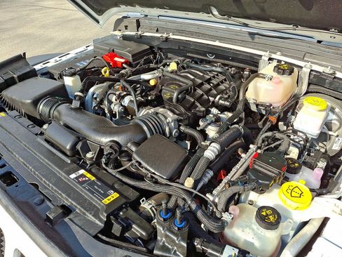 Used 2022 Jeep Wrangler Unlimited Rubicon w/ Cold Weather Group image 27