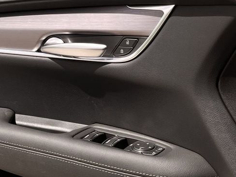 New 2026 Cadillac XT5 Luxury image 19