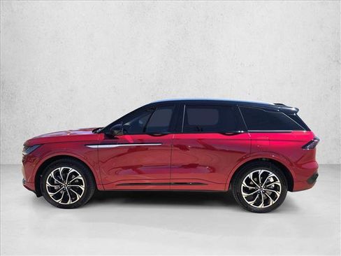 Used 2025 Lincoln Nautilus Reserve AWD/4WD image 8