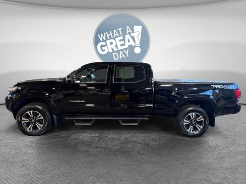 Used 2017 Toyota Tacoma TRD Sport w/ Tow Package AWD/4WD image 7