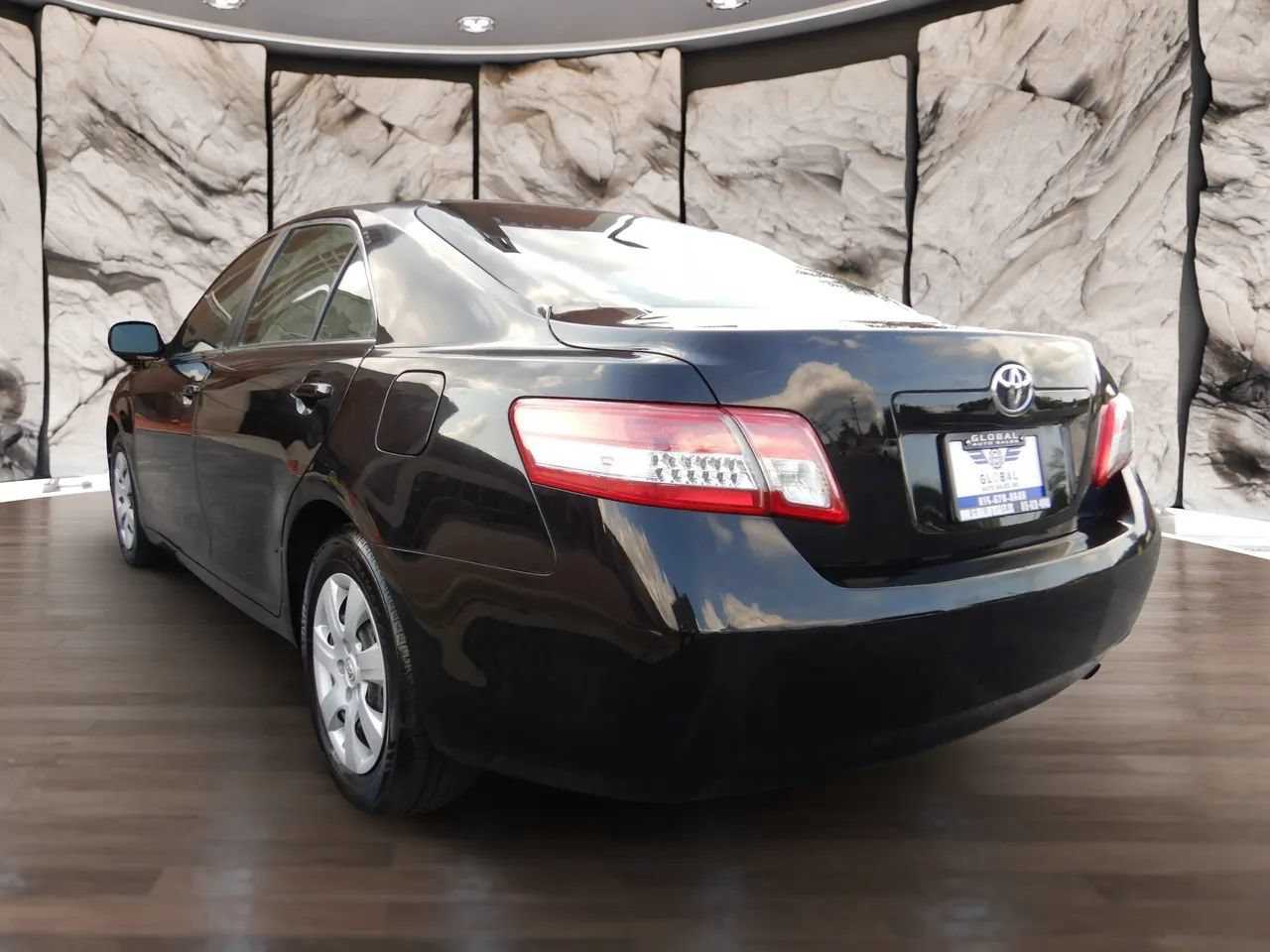 Used 2010 Toyota Camry LE FWD image 9