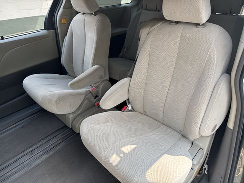 Used 2013 Toyota Sienna LE w/ Towing Pkg FWD image 25