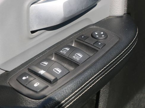 Used 2022 RAM 3500 Big Horn AWD/4WD image 32