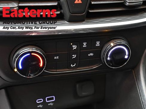 Used 2024 Buick Encore GX Preferred FWD image 19