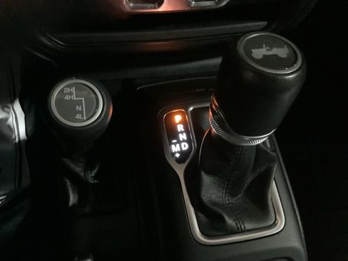 Used 2021 Jeep Wrangler Unlimited Sahara image 38