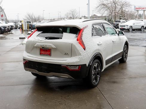 Used 2025 Kia Niro Wave w/ Wave Preserve Package image 7
