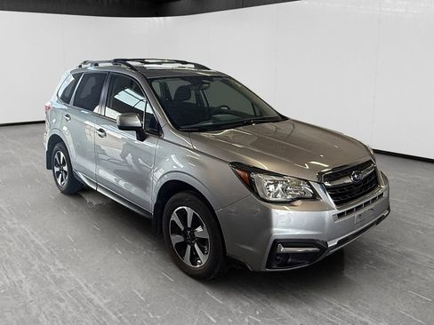 Used 2018 Subaru Forester 2.5i Premium w/ All-Weather Package AWD/4WD image 7