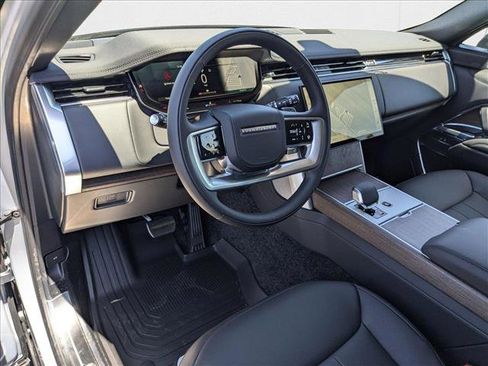 New 2025 Land Rover Range Rover SE image 3