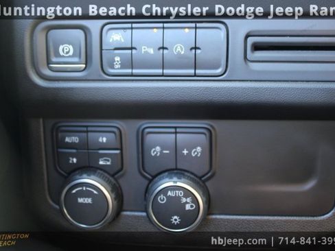 Used 2024 Chevrolet Suburban LT image 20