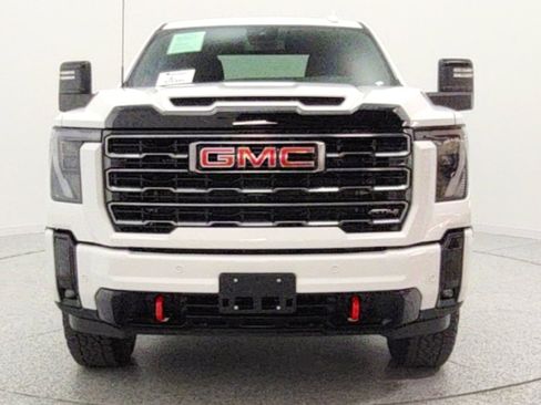 Used 2025 GMC Sierra 2500 AT4 image 2