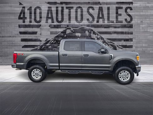 Used 2017 Ford F250 XLT w/ XLT Value Package image 2