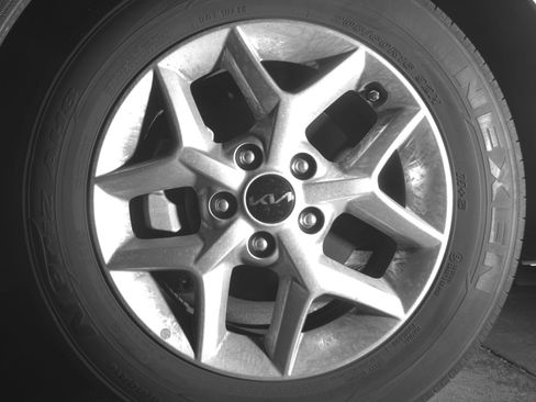 Used 2025 Kia Soul LX w/ LX Technology Package image 12