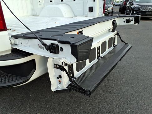 Used 2025 Chevrolet Silverado 1500 Custom image 12