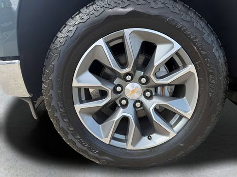Used 2025 Chevrolet Silverado 1500 LT AWD/4WD image 23