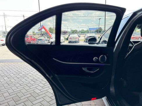 Used 2017 Mercedes-Benz E 300 4MATIC image 41