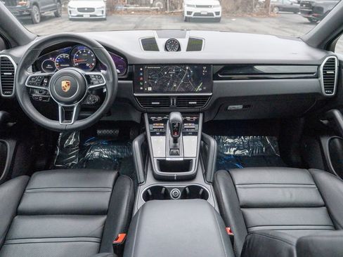 Used 2023 Porsche Cayenne Platinum Edition image 19