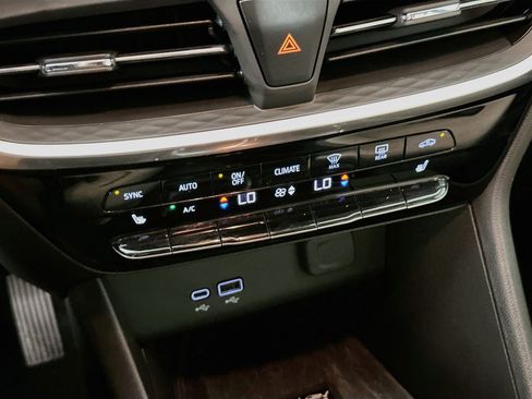 Used 2024 Buick Encore GX Avenir w/ Avenir Technology Package FWD image 23