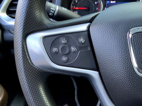 Certified 2023 GMC Acadia SLE w/ Driver Convenience Package image 23